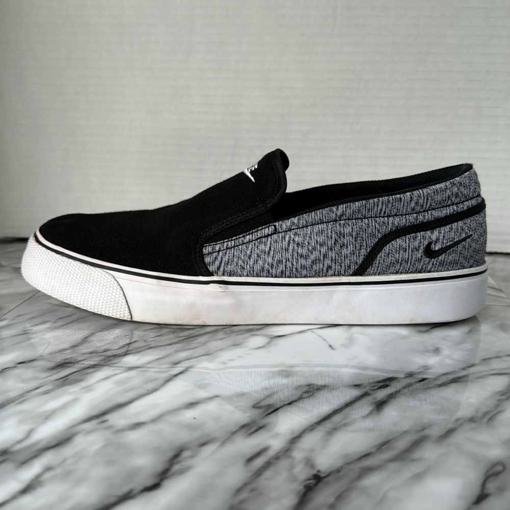 Nike Toki slip on low canvas sneaker shoe women size 10
